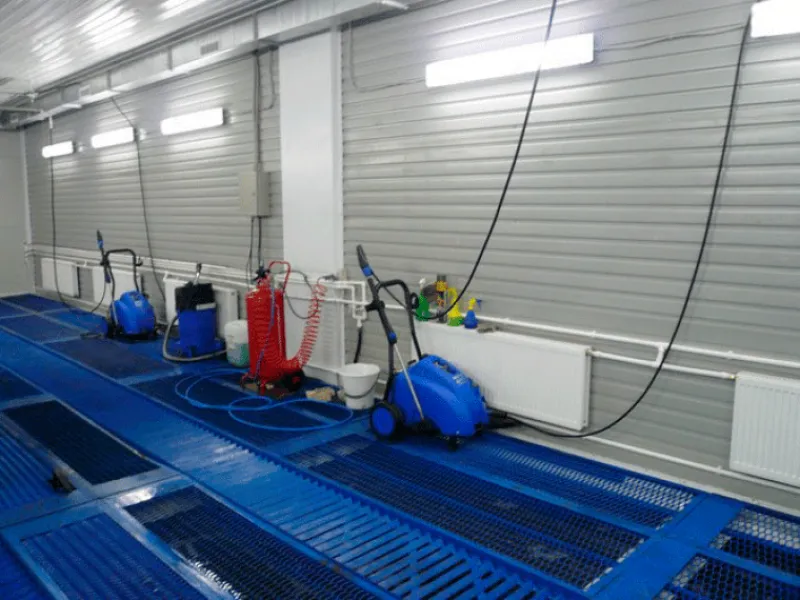 Автомойка 2 поста на парковке торгового центра